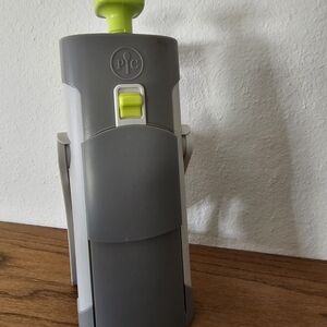 The Pampered Chef Gray and Lime Kitchen Tool